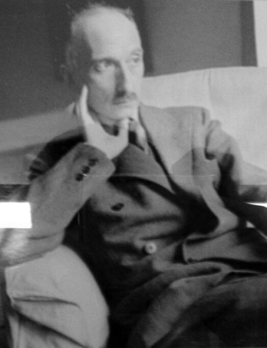 Misao dana: „Istorija neprestano mora da se piše iznova, ne zato da bi se spoznale nove istorijske činjenice, nego zato što su se promenila gledišta istoričara.” - Fransoa Morijak