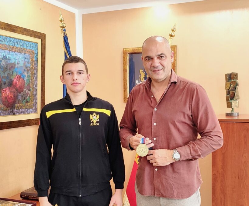 Zlatni sportista Luka Trninić na prijemu kod predsjednika Opštine Budva Mila Božovića