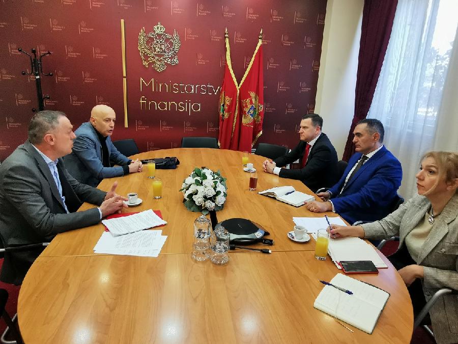 DAMJANOVIĆ I VOJINOVIĆ: Prosvjetarima veće plate od 1. januara