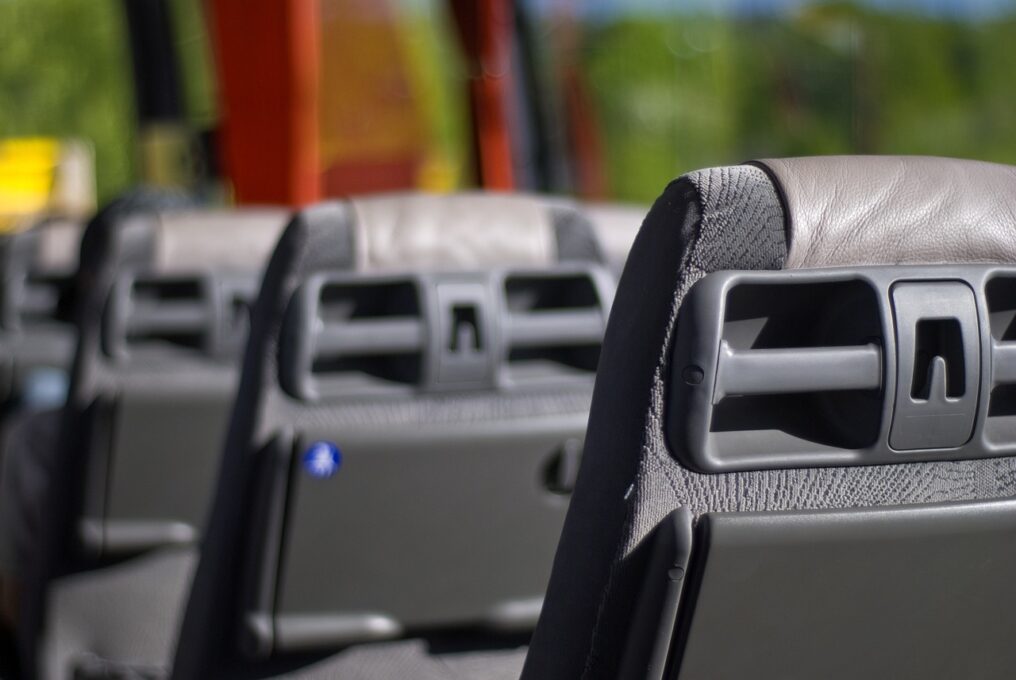 Kamenovan autobus u južnom delu Kosovske Mitrovice