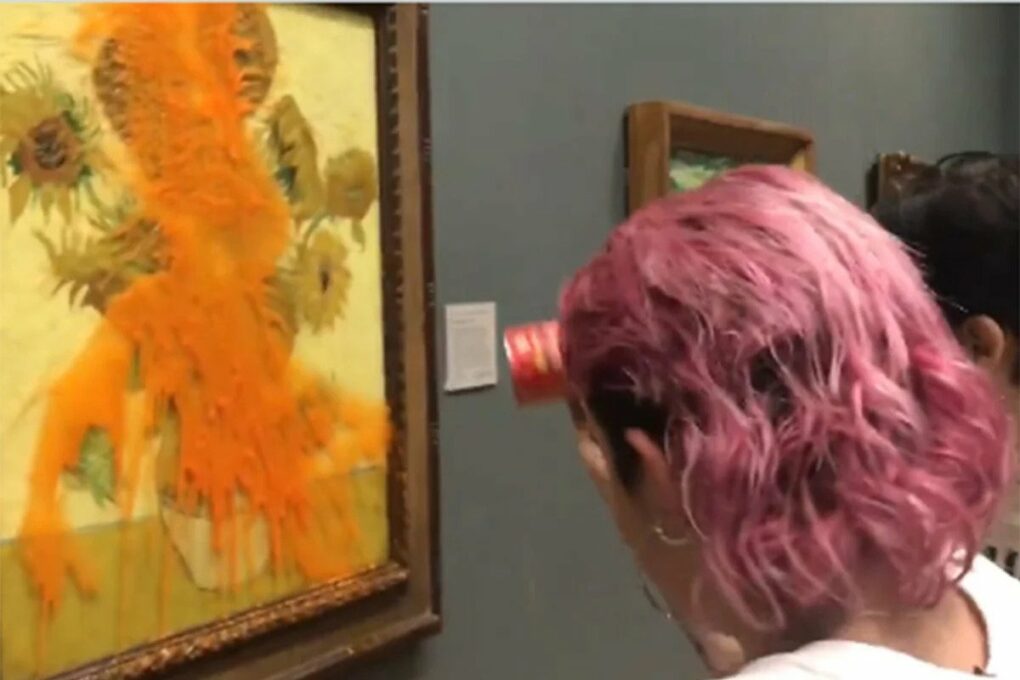 (VIDEO) Aktivistkinje prosule supu po čuvenoj slici Van Goga