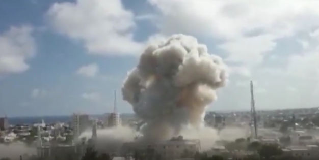 Somalija: U eksplozijama automobila bombe 100 poginulih