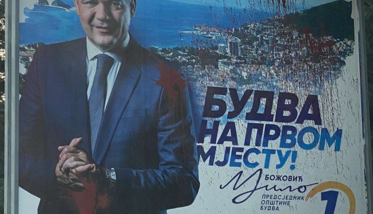 (FOTO) Brutalni politički vandalizam u Budvi: Uništeni bilbordi Mila Božovića