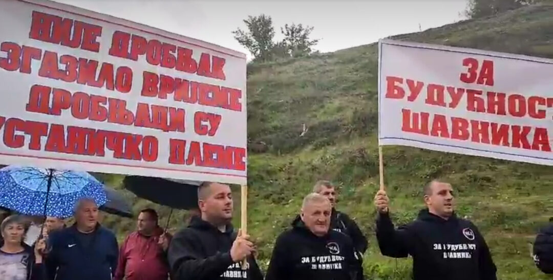 Protest opozicije, poručili da "novopečenim Šavničanima" neće dozvoliti da glasaju