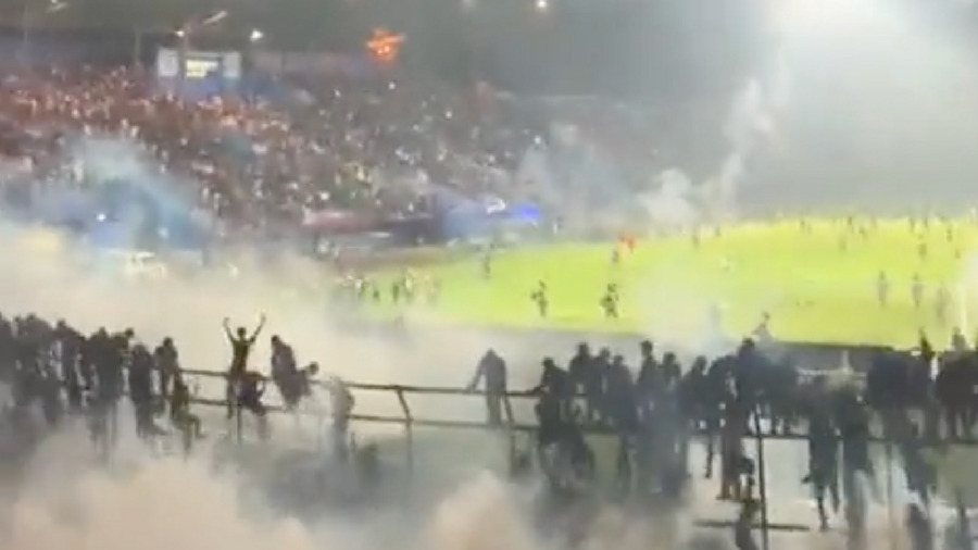 Najmanje 32 djece među žrtvama stampeda na fudbalskom stadionu u Indoneziji