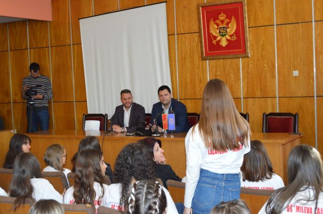 Opštinu Nikšić posjetila djeca učeničkog parlamenta OŠ “Mileva Lajović Lalatović“