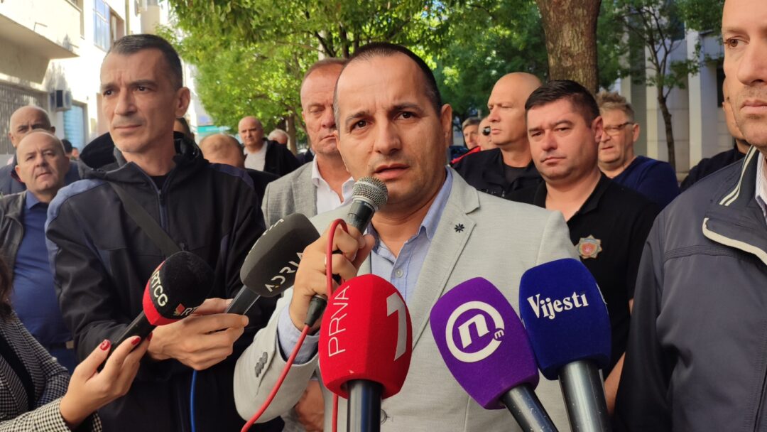 (FOTO) Počeo protest policije