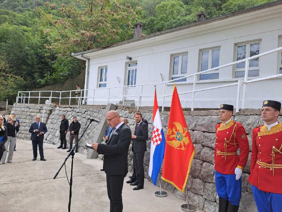 DELEGACIJE CG I HR: Otkrivena spomen ploča u Morinju uprkos negodovanju mještana
