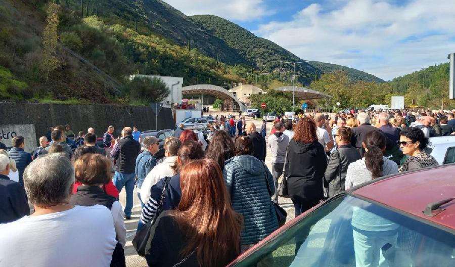 HERCEG NOVI: Blokiran GP Debeli brijeg, građani protiv zatvaranja bolnice Meljine