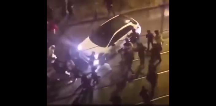 (UZNEMIRUJUĆE) NA IVICI GRAĐANSKOG RATA ZBOG FUDBALA: Pojavio se snimak na kojem automobil gazi dječaka u Francuskoj