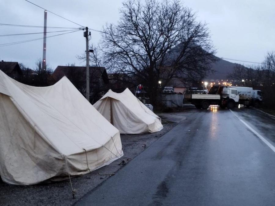 RAFALI KOD ZVEČANA, DETONACIJE U MITROVICI: Raste napetost na KiM - besana noć u toku