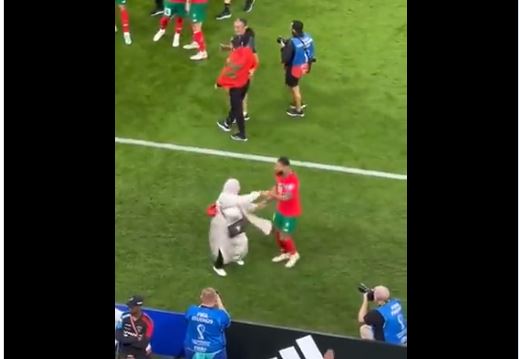 Pogledajte kako je Marokanac poslije pobjede na Mundijalu zaplesao s majkom (VIDEO)