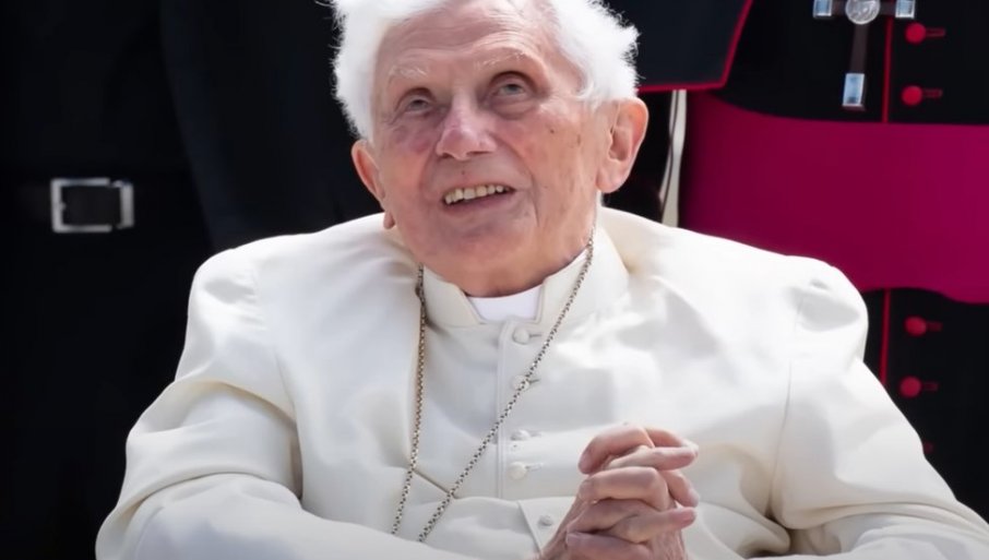 PREMINUO BIVŠI PAPA BENEDIKT XVI: Vijest potvrdio Vatikan