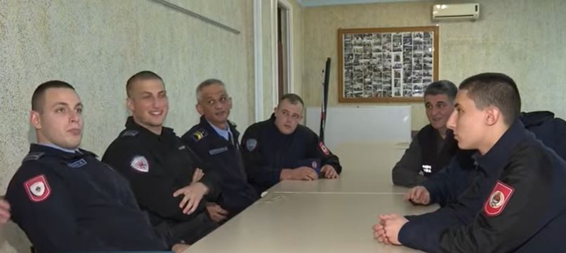 ČUVARI SRPSKE: U policijskoj stanici Derventa radi 5 očeva i 5 sinova policajaca (VIDEO)