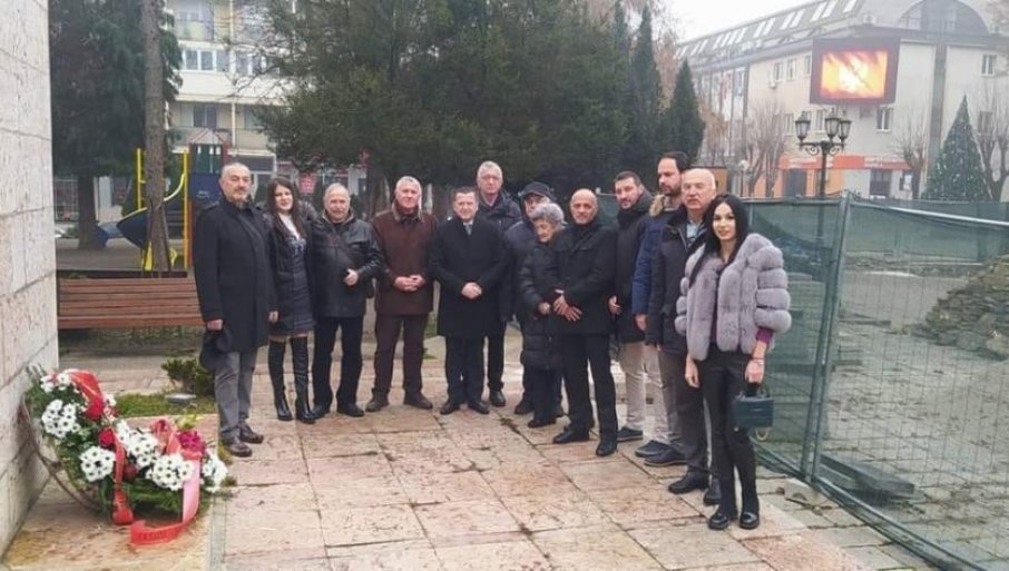 "UMJESTO BORCIMA, POLAGALI VIJENCE DEDA MRAZU": Dan Opštine Bijelo Polje, po ocenama SNP, prošao skandalozno