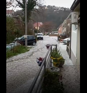 NEVRIJEME STIGLO U BiH: Grad zasuo Krupu i Sanski Most (FOTO)