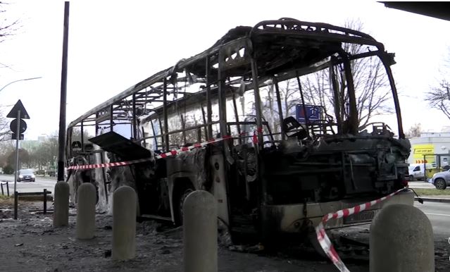 PIROTEHNIČKI NAPAD NA POLICIJU I VATROGASCE: U Berlinu u novogodišnoj noći povrijeđena 33 čuvara reda