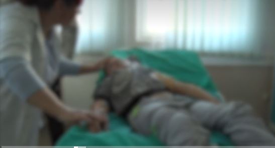 Ovo su mali Stefan i Miloš na koje su danas pucali Albanci, jer su nosili badnjak (FOTO)