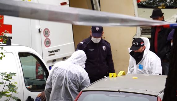 OVO JE POLICAJAC KOJI JE UBIO ŽENU U TRŽNOM CENTRU Detalji haosa u Tuzli: Potegao pištolj pa POBJEGAO, uhapsili ga ispred zgrade
