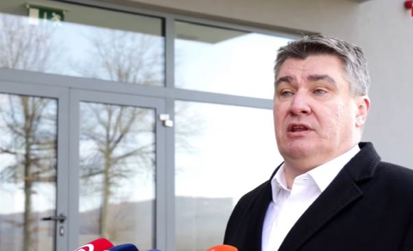 MILANOVIĆ NE PRESTAJE DA PROVOCIRA: Brnabićevu nazvao Vučićevim kurirom, Pupovcu poručio da „ne lupeta“