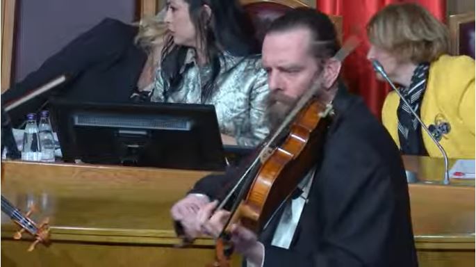 IZGLASANO TRIJE SUDIJA USTAVNOG SUDA: "Zapelo" oko Betovena