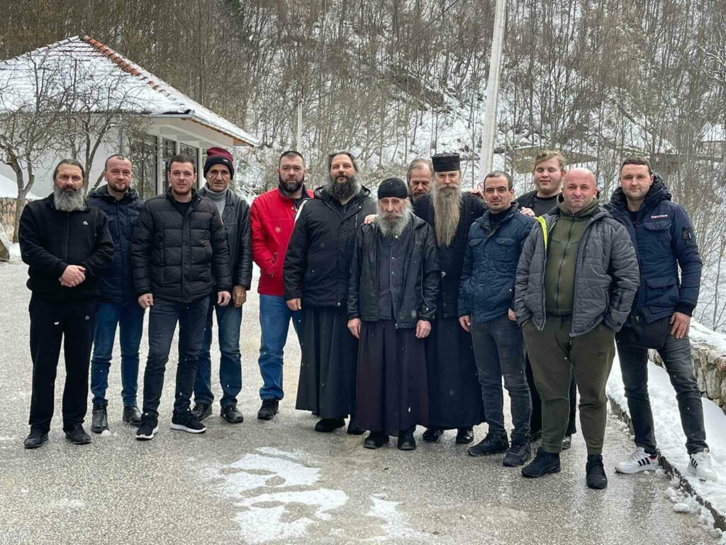 "NI DRŽAVA, NI PARTIJE-KOMŠIJE": Tutinski Bošnjaci pokazali lavlje srce, pomogli manastiru Crna Reka
