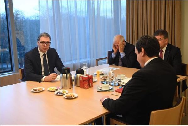 "NEMA PREDAJE": Vučić poslao jasnu poruku iz Brisela