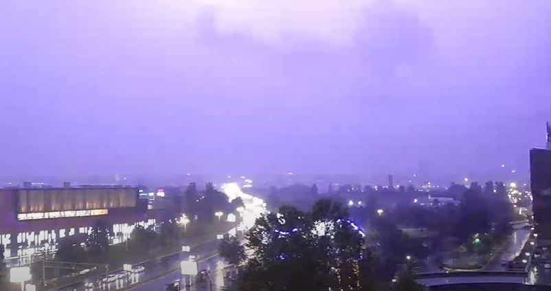 OTKUD MUNJE I GROMOVI USRED FEBRUARA: Meteorolog objasnio ovaj fenomen