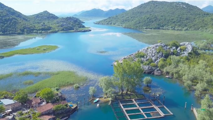 Vozilom sletio u Skadarsko jezero, vozač teško povrijeđen