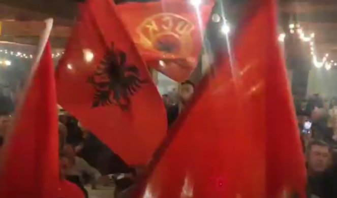 (VIDEO)SKANDALOZNO SLAVLJE ALBANACA: Uz povike i zastave terorističke UČK slavili pobjedu u Tuzi