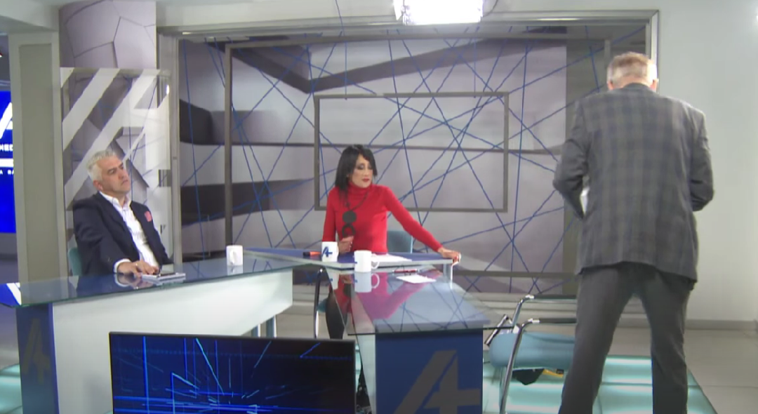 VIDEO -  Skandal u studiju TV A plus. Đonović napao voditeljku