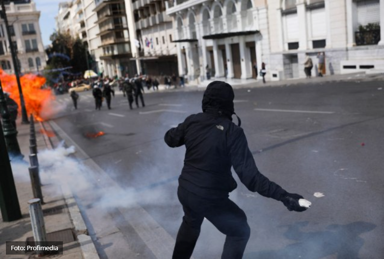 Žestoki neredi u Atini, policija hitno reagovala FOTO/VIDEO