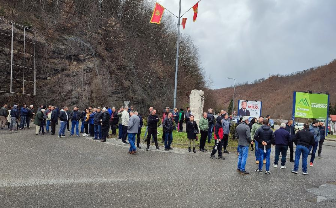 Malinari i hladnjačari i danas blokirali raskrsnicu na Ribarevinama