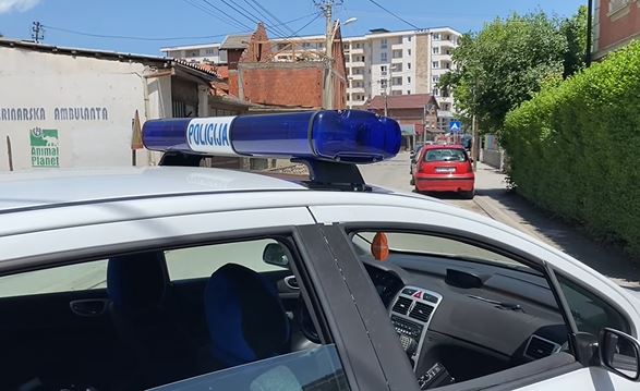 PRONAĐENA BOMBA U OSNOVNOJ ŠKOLI: Đaci evakuisani, policija obavlja pregled
