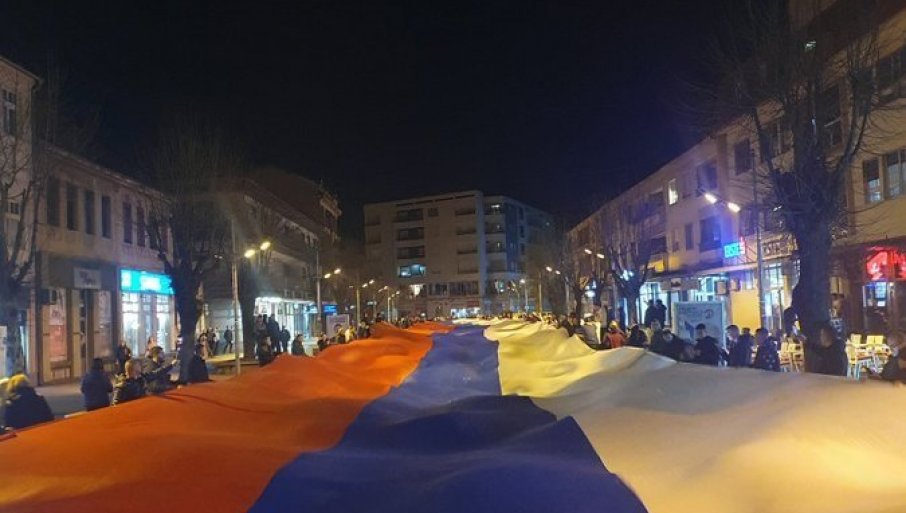 POGLEDAJTE KAKO SLAVI BASTION SRPSTVA: Ogromna TROBOJKA u Beranama (FOTO/VIDEO)
