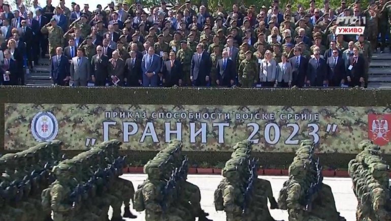 Brnabić: Puno mi je srce kad vidim koliko napreduje i jača Vojska Srbije