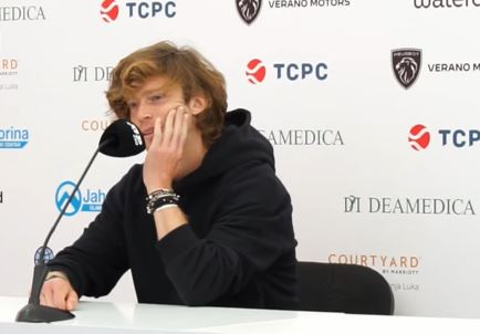 RUSKI TENISER PORUČIO: "Nemam para da platim Novaka da mi bude trener"