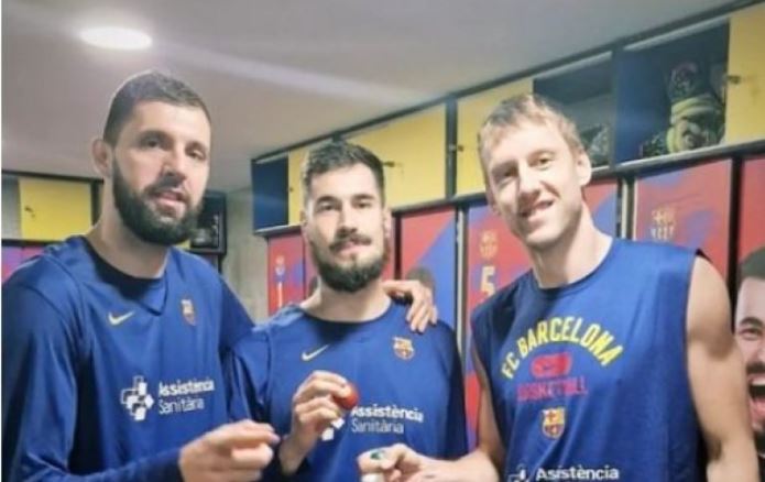 PRAZNIČNO U BARSELONI: Mirotić donio jaja Kaliniću i Veselom (FOTO)