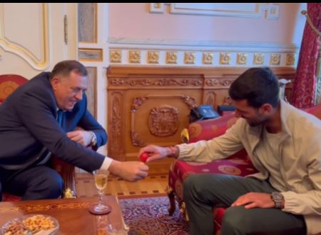Dodik nakon odmjeravanja "snaga" sa Đokovićem sve nasmijao odgovorom čije je jaje jače(VIDEO)