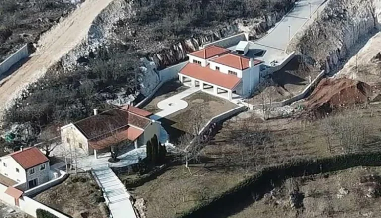 Ruše li Milu kuću ili je sve bio samo politički performans?