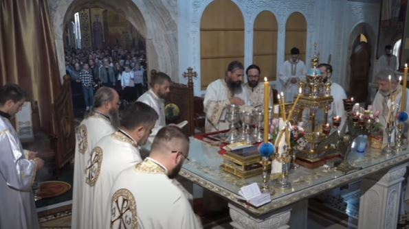 Vladika Metodije: Pomozimo podijeljenom društvu, prizovimo mir u sebi