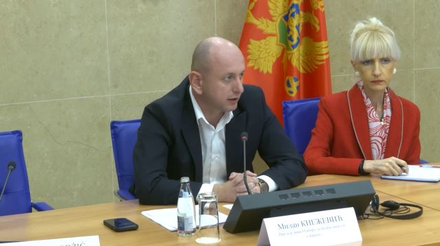 Knežević ambasadorima: Kosmet je teritorija Srbije, genocida u Srebrenici bilo nije!