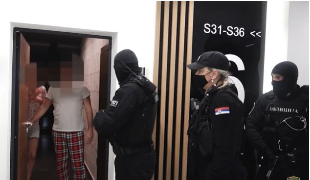 SPEKTAKULARNA AKCIJA MUP I BIA SA 600 POLICAJACA! "Digli" 70 lica sa novcem, zlatom, drogom, lux limuzinama i oružjem!