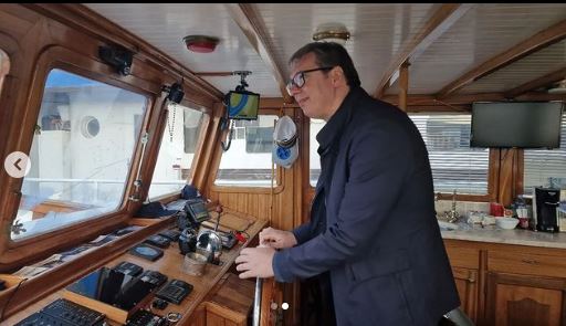 "KAPETAN NA BELU LAĐU" Vučić poslao poruku: Naš srpski brod sigurno plovi (FOTO)
