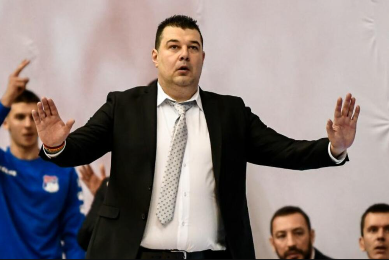 (VIDEO) Srpski trener ušao na parket i nokautirao protivničkog igrača