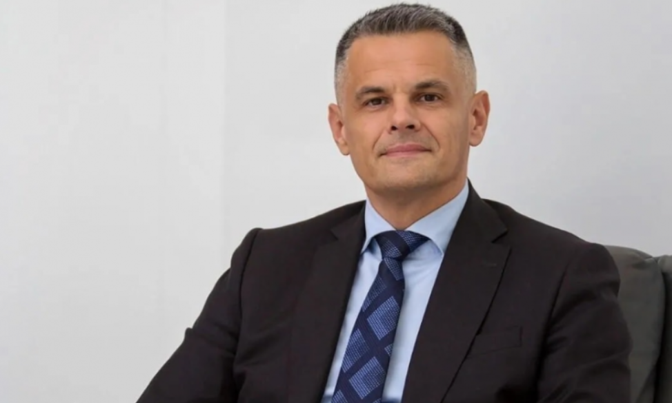 EKONOMISTA MARKO IVANOVIĆ ODGOVORIO SPAJIĆU: Populističkom pričom o smanjenju radnih sati želi da se dodvori državnom aparatu, a u privatnom sektoru slijede otkazi!