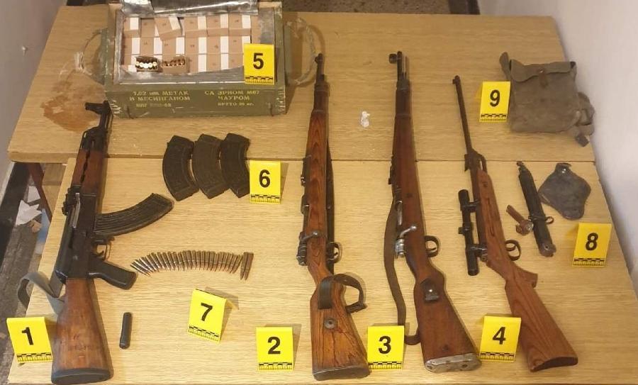 PLAV: Uhapšeni maloljetnik i osamnaestogodišnjak, vježbali pucanje automatskom puškom