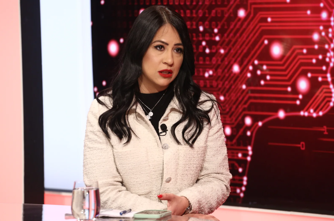 VUKOVIĆ - SEKULOVIĆ ODGOVORILA EVROPI SAD: Milović je kao pripravnik krao podatke od kolege advokata i davao suprotnoj strani