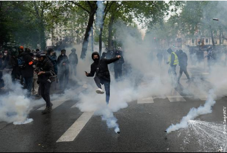 Protesti širom Francuske, policija u Parizu i Nantu suzavcem na demonstrante