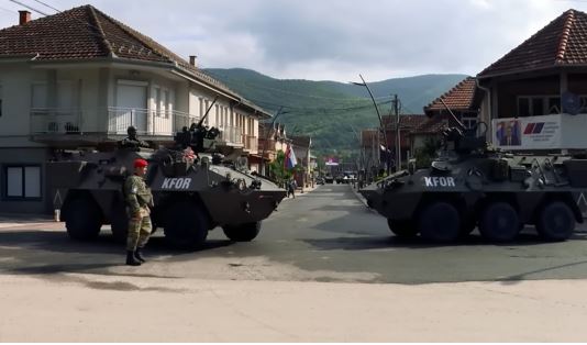 KFOR NAPAO SRBE NA KOSOVU I METOHIJI: Ima povrijeđenih - haos u Zvečanu (FOTO)